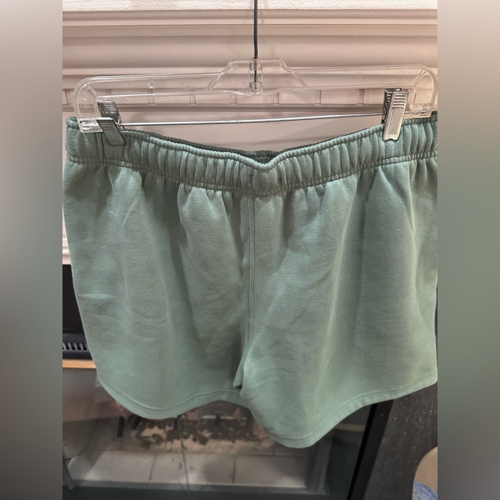 Lululemon Scuba Mid-Rise Oversized Short 7" - Picture 4 of 7